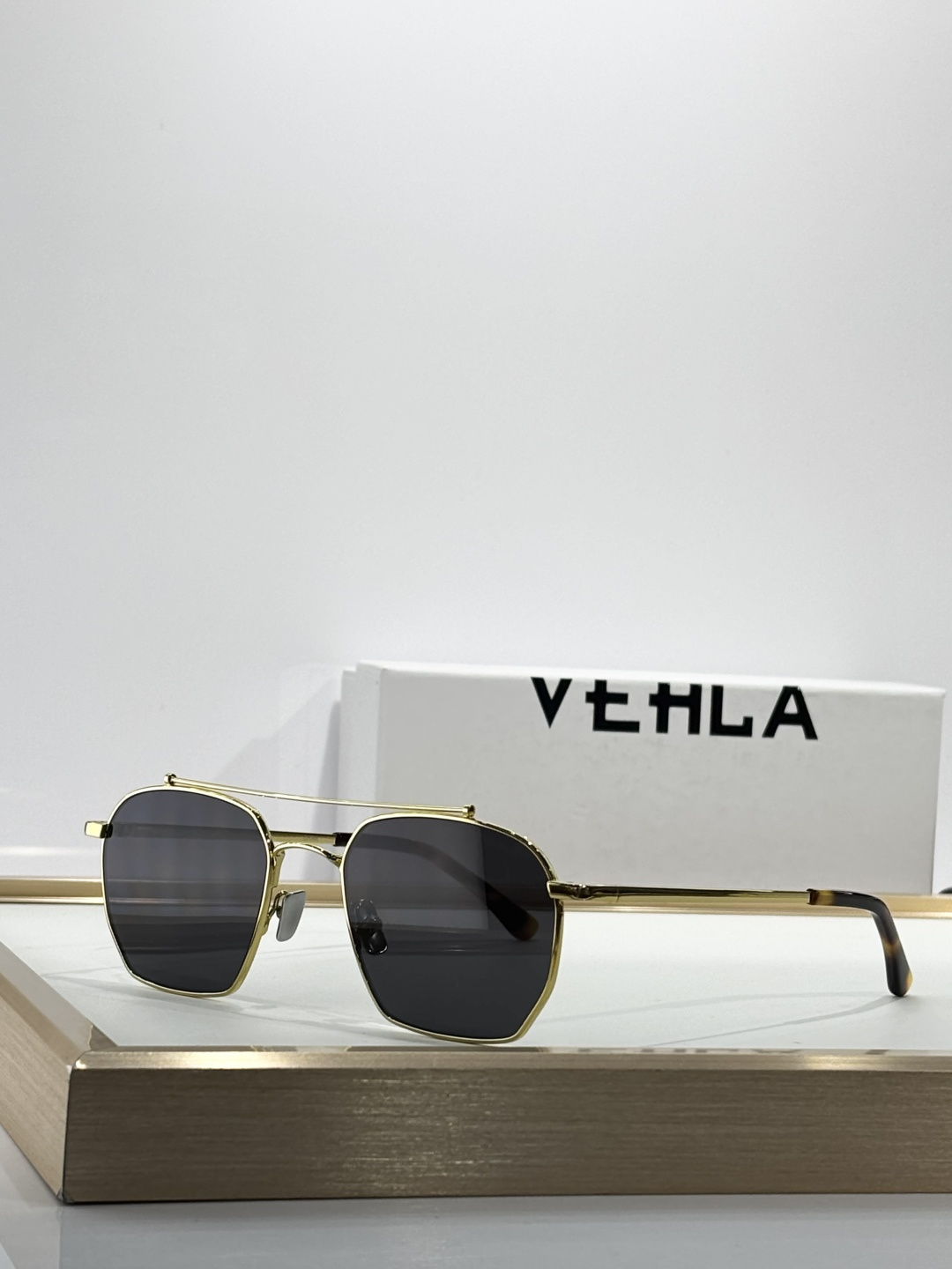 VEHLA 澳洲今夏必备太阳鏡，超酷girl就是你！天后Beyoncr都超爱。安全感&时尚感都拿捏！Bo