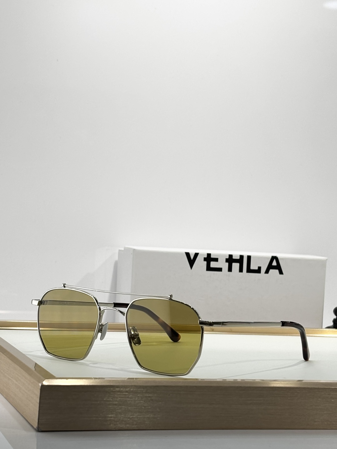 VEHLA 澳洲今夏必备太阳鏡，超酷girl就是你！天后Beyoncr都超爱。安全感&时尚感都拿捏！Bo