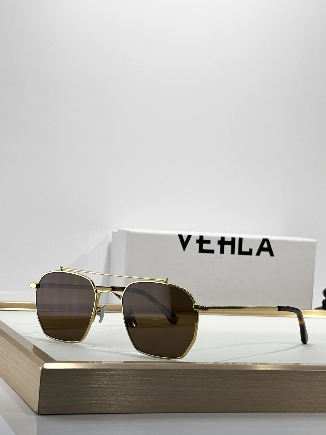 VEHLA 澳洲今夏必备太阳鏡，超酷girl就是你！天后Beyoncr都超爱。安全感&时尚感都拿捏！Bo