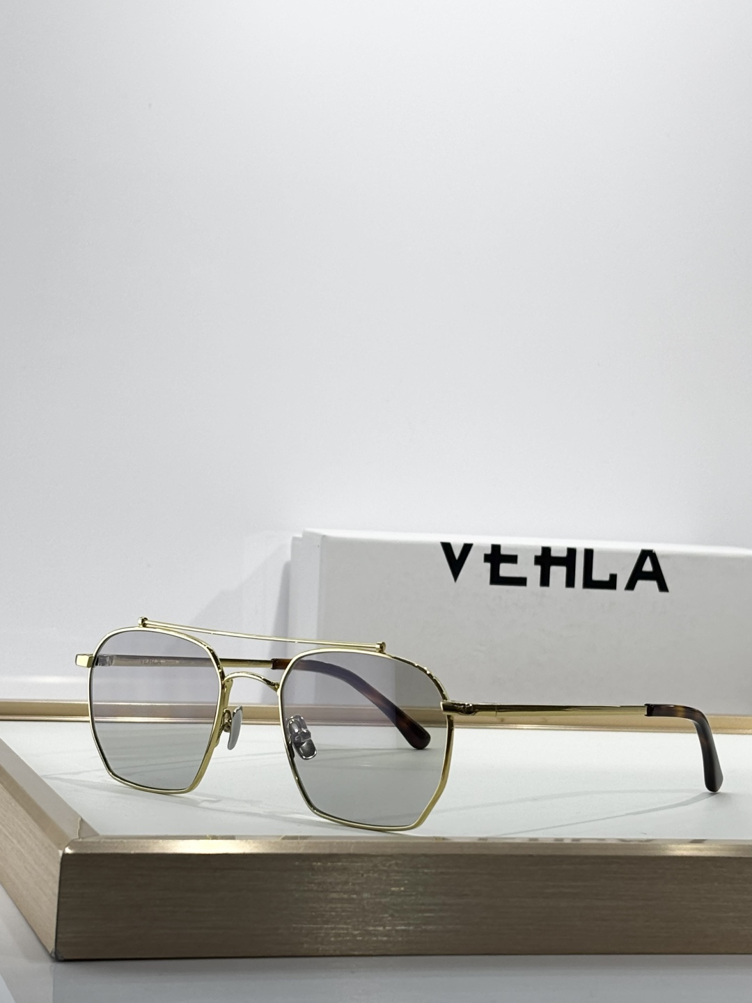 VEHLA 澳洲今夏必备太阳鏡，超酷girl就是你！天后Beyoncr都超爱。安全感&时尚感都拿捏！Bo