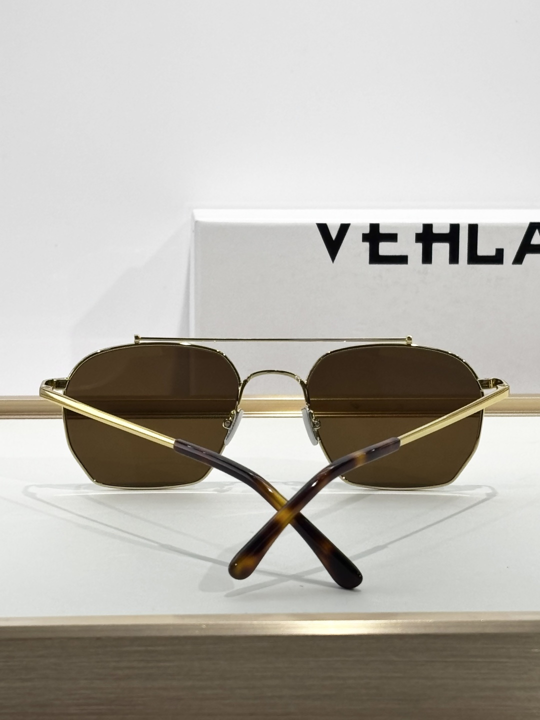 VEHLA 澳洲今夏必备太阳鏡，超酷girl就是你！天后Beyoncr都超爱。安全感&时尚感都拿捏！Bo