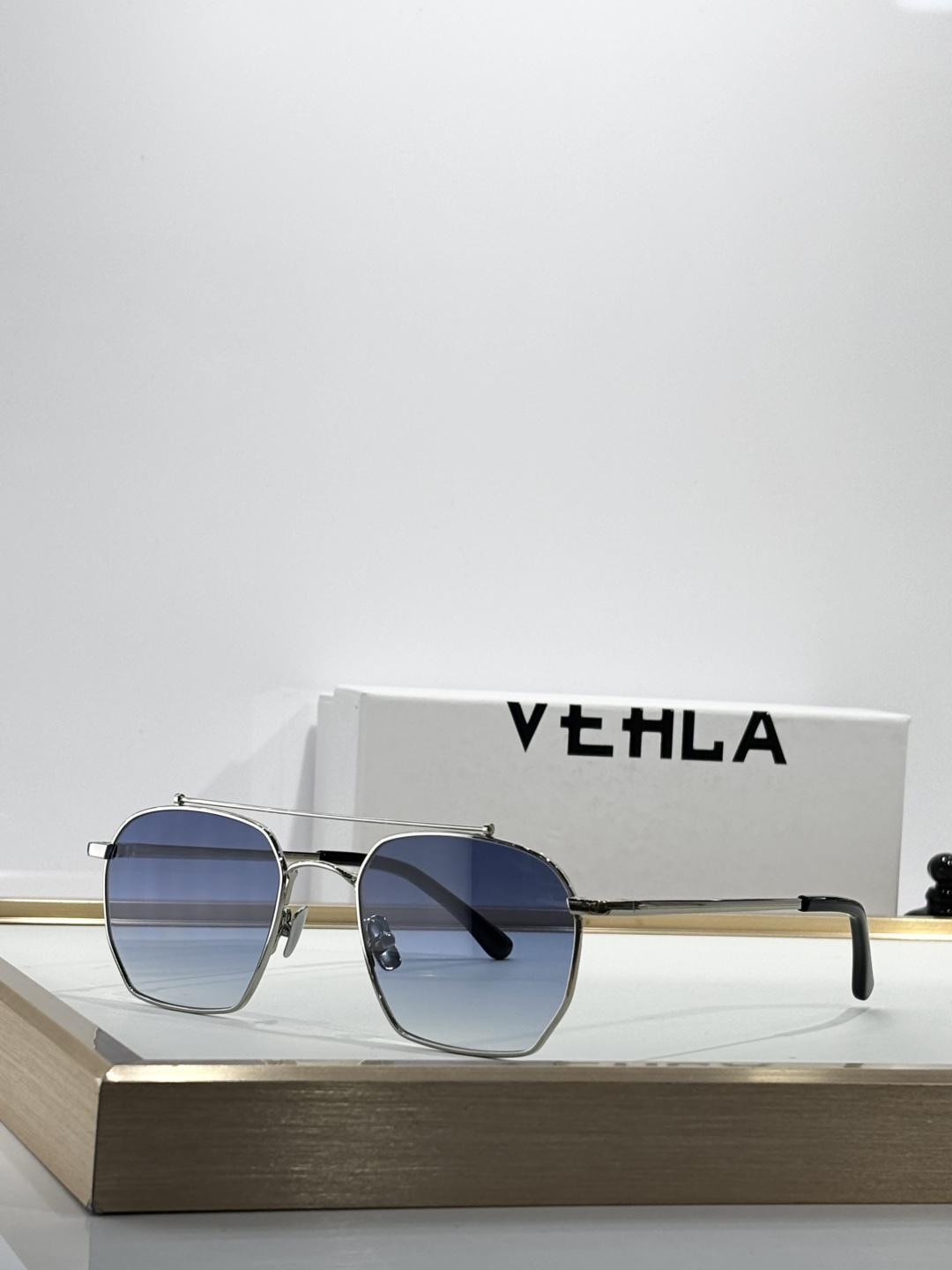 VEHLA 澳洲今夏必备太阳鏡，超酷girl就是你！天后Beyoncr都超爱。安全感&时尚感都拿捏！Bo