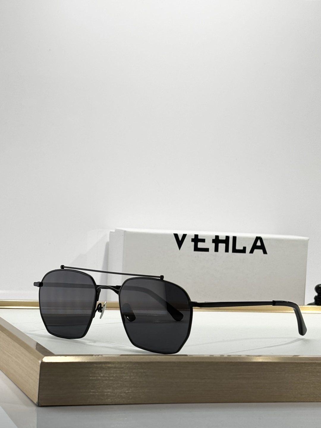 VEHLA 澳洲今夏必备太阳鏡，超酷girl就是你！天后Beyoncr都超爱。安全感&时尚感都拿捏！Bo