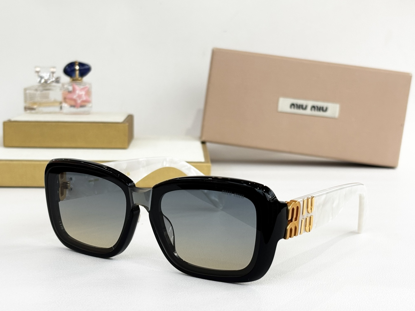 MIU MI*MOD：MU 145AVSize：52口21 140