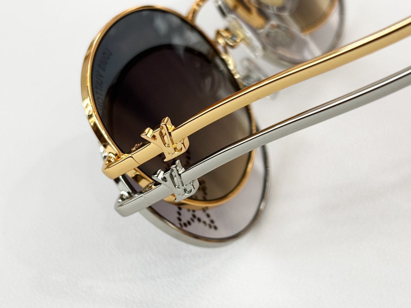 LOUIS VUITTO*MODEL：Z1666SIZE：55口19-145