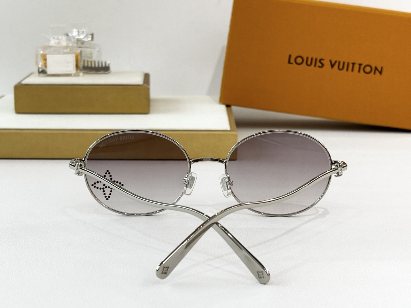 LOUIS VUITTO*MODEL：Z1666SIZE：55口19-145