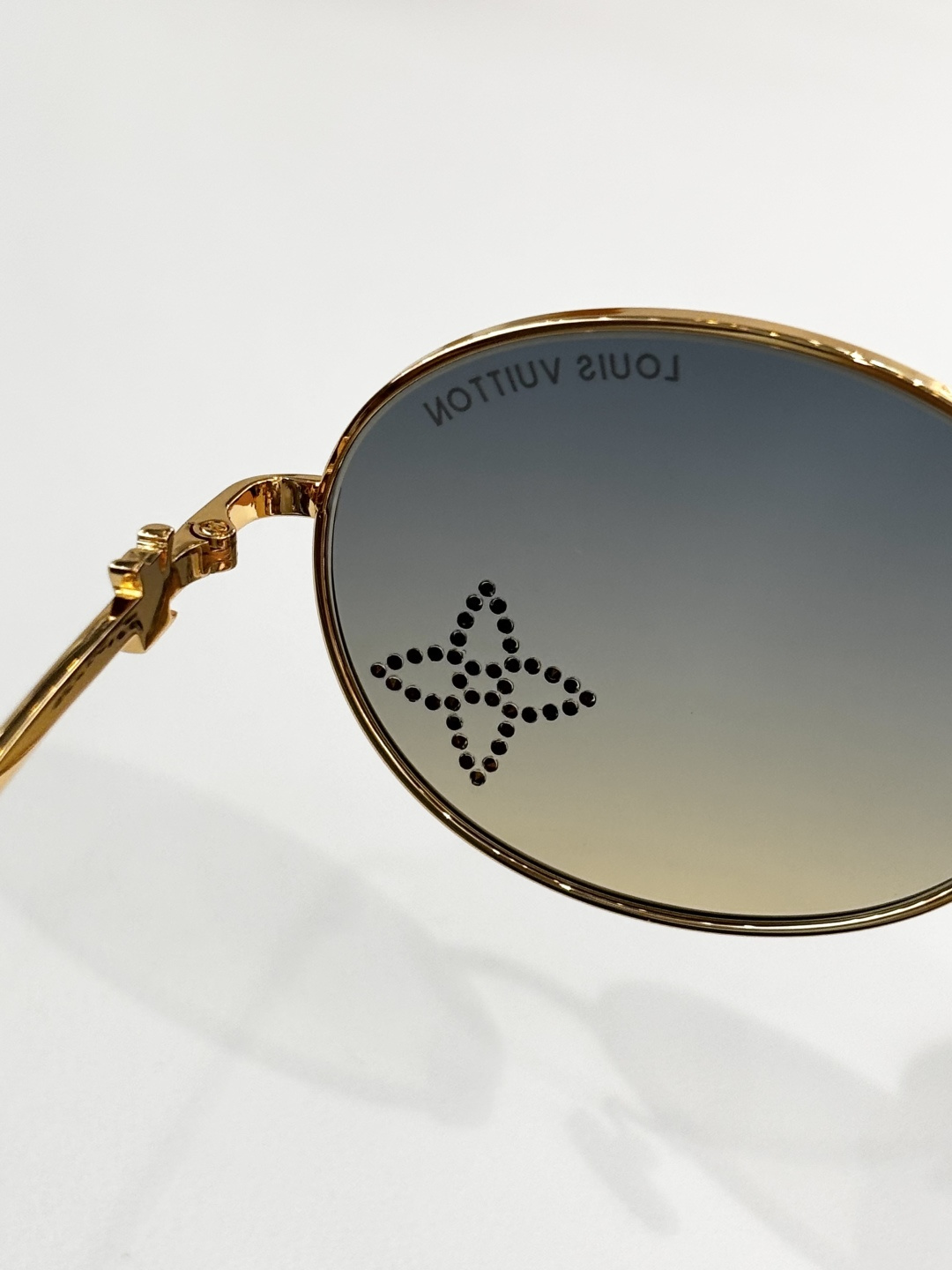 LOUIS VUITTO*MODEL：Z1666SIZE：55口19-145