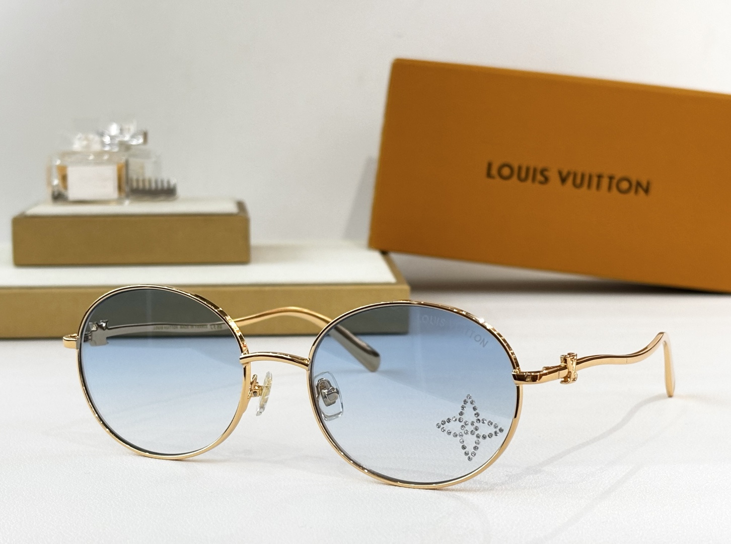 LOUIS VUITTO*MODEL：Z1666SIZE：55口19-145