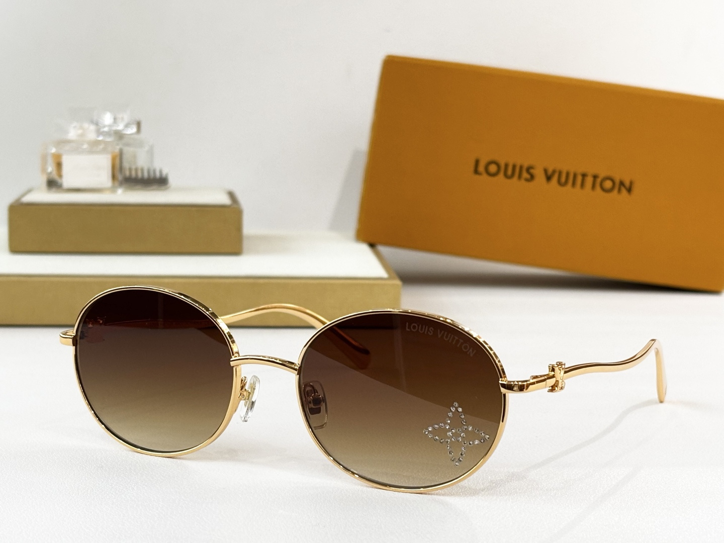 LOUIS VUITTO*MODEL：Z1666SIZE：55口19-145