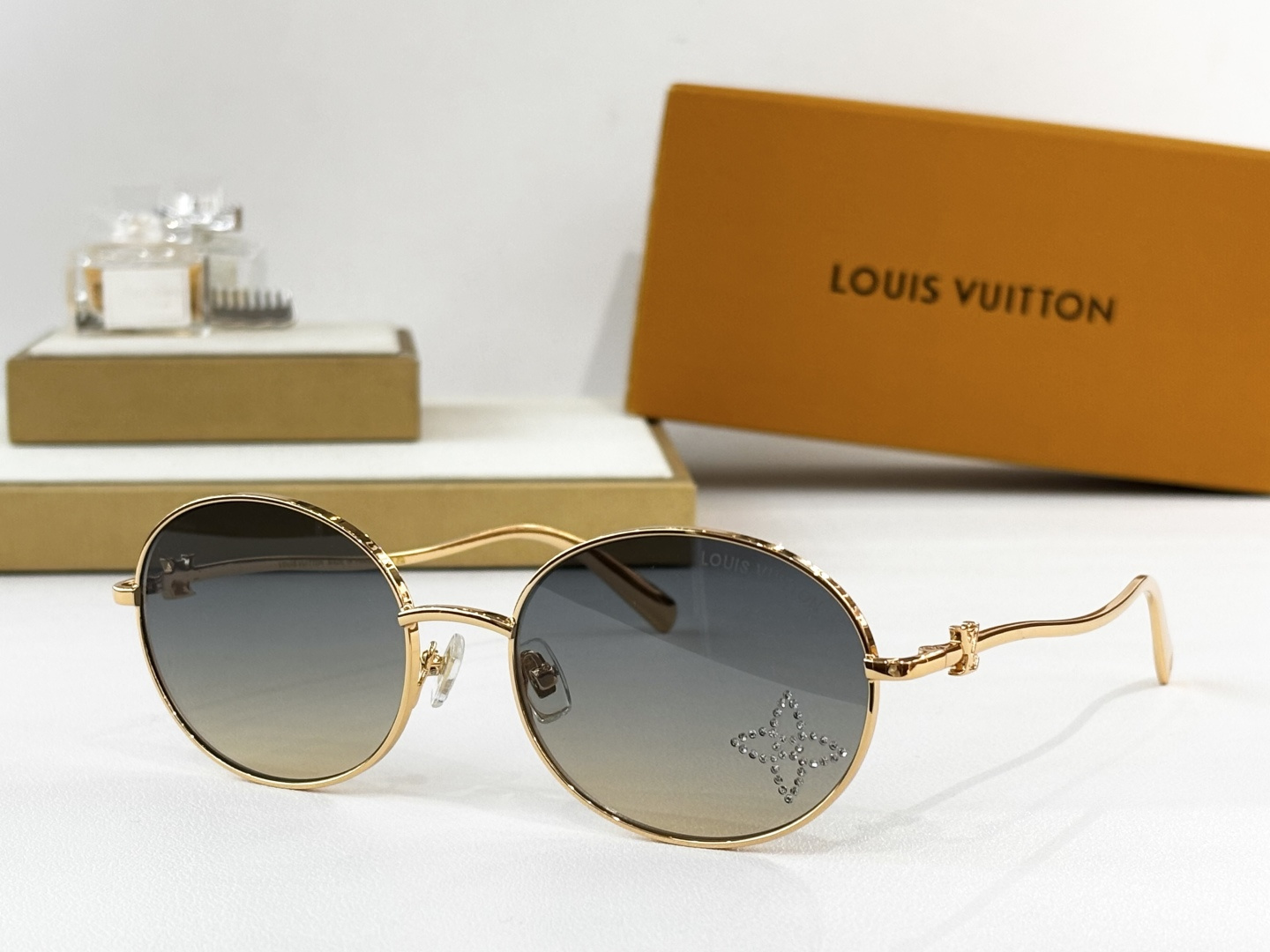 LOUIS VUITTO*MODEL：Z1666SIZE：55口19-145