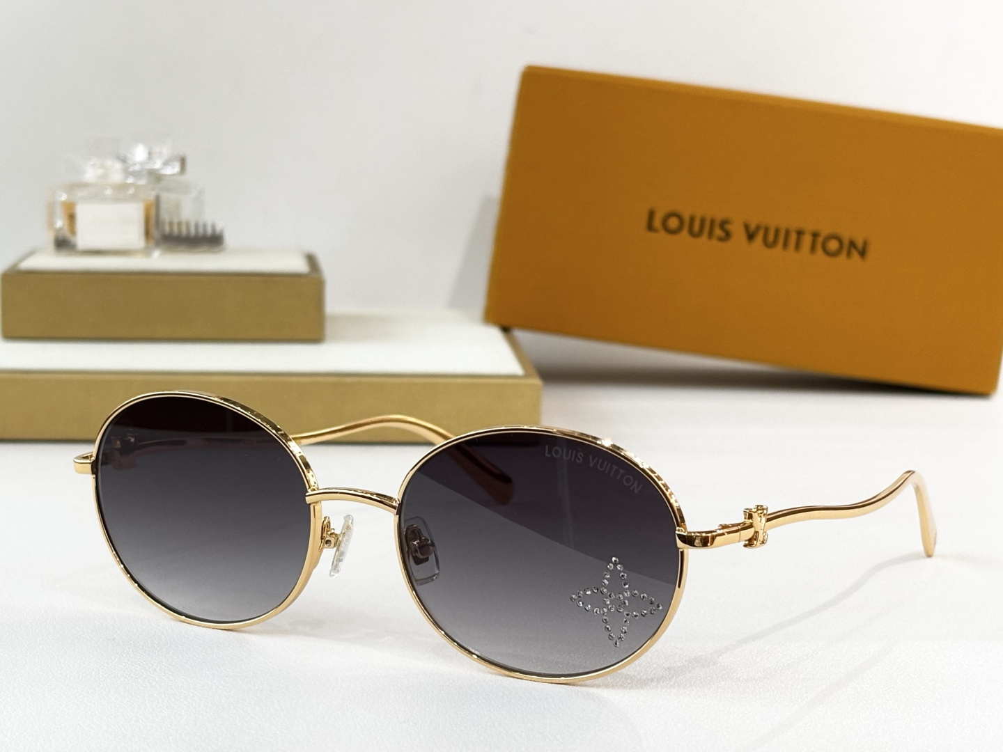 LOUIS VUITTO*MODEL：Z1666SIZE：55口19-145