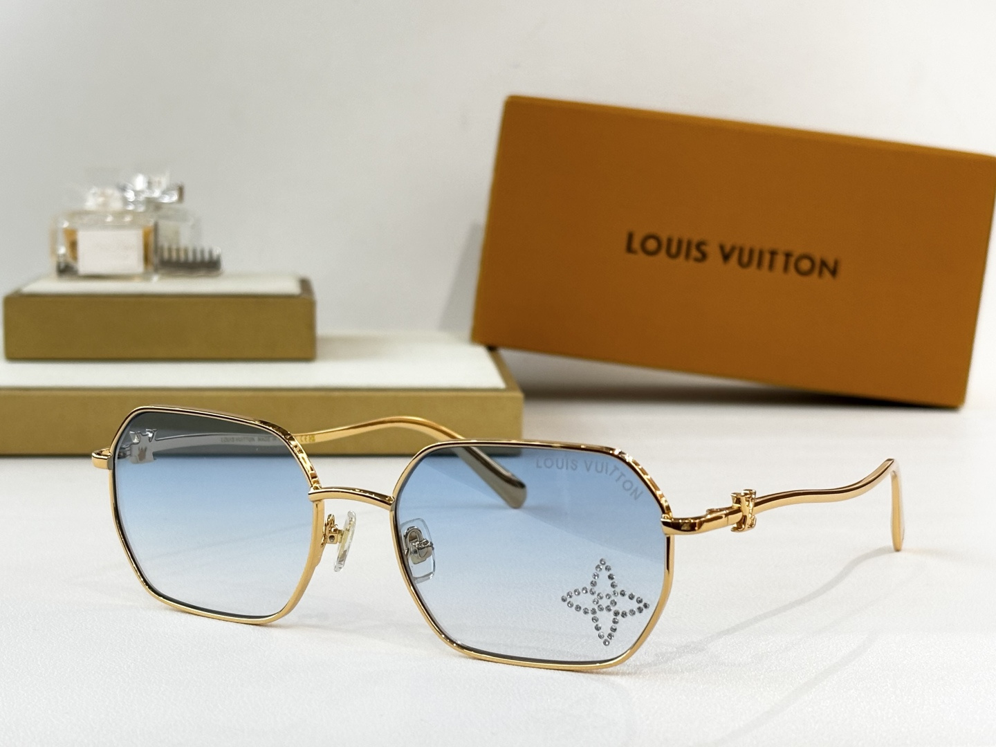 LOUIS VUITTO*MODEL：Z1667LUSIZE：55口19-145