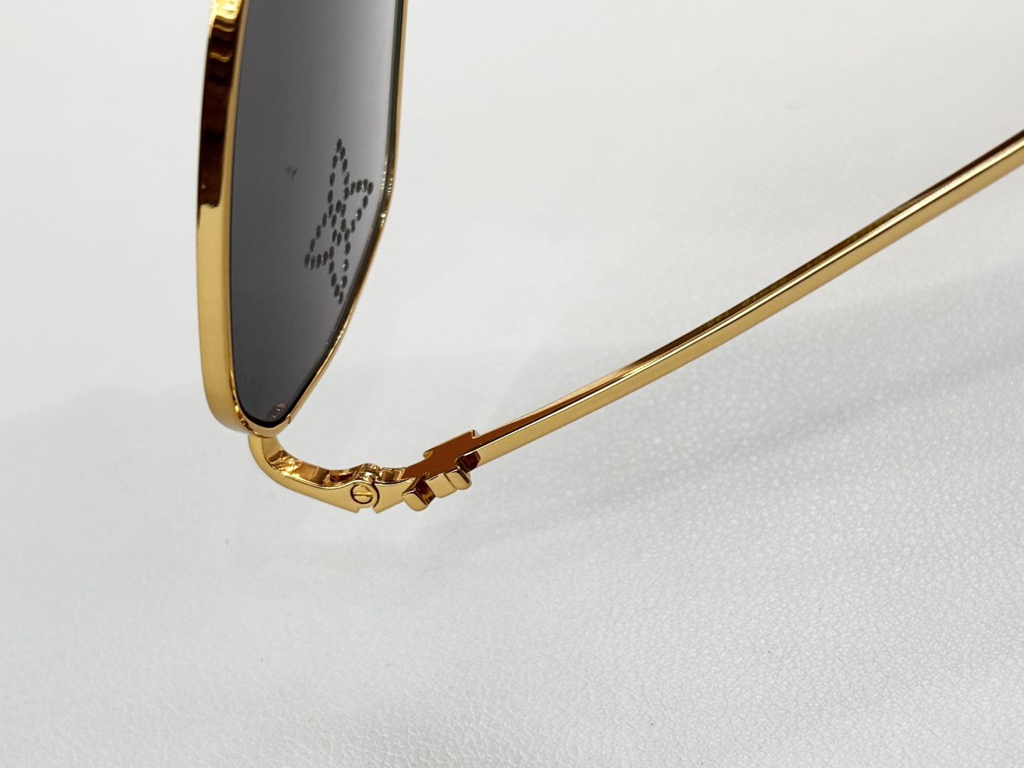 LOUIS VUITTO*MODEL：Z1667LUSIZE：55口19-145