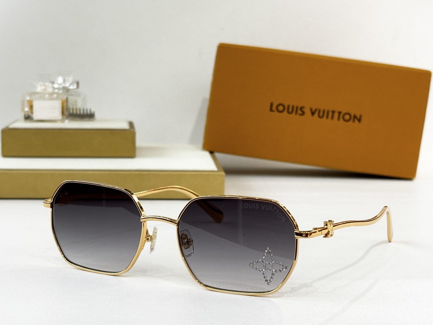 LOUIS VUITTO*MODEL：Z1667LUSIZE：55口19-145
