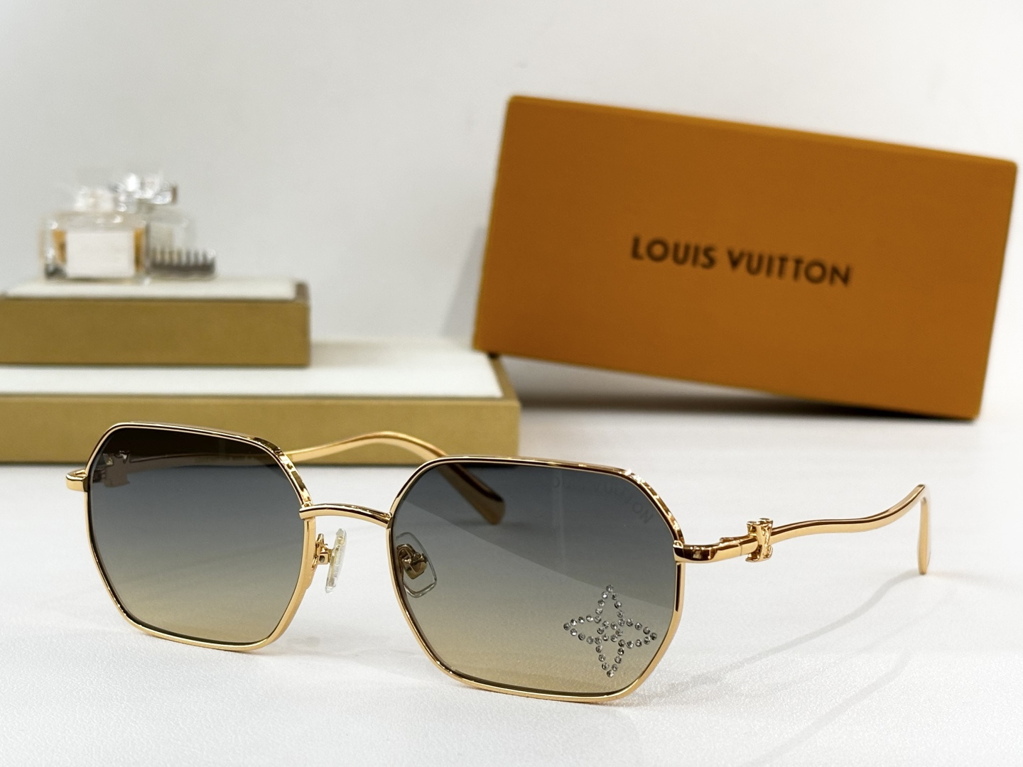 LOUIS VUITTO*MODEL：Z1667LUSIZE：55口19-145