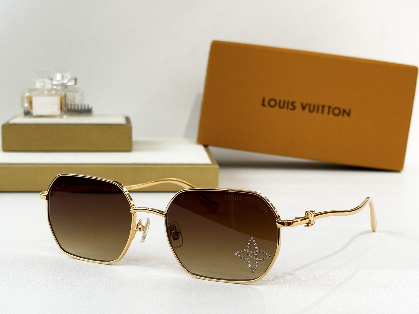 LOUIS VUITTO*MODEL：Z1667LUSIZE：55口19-145