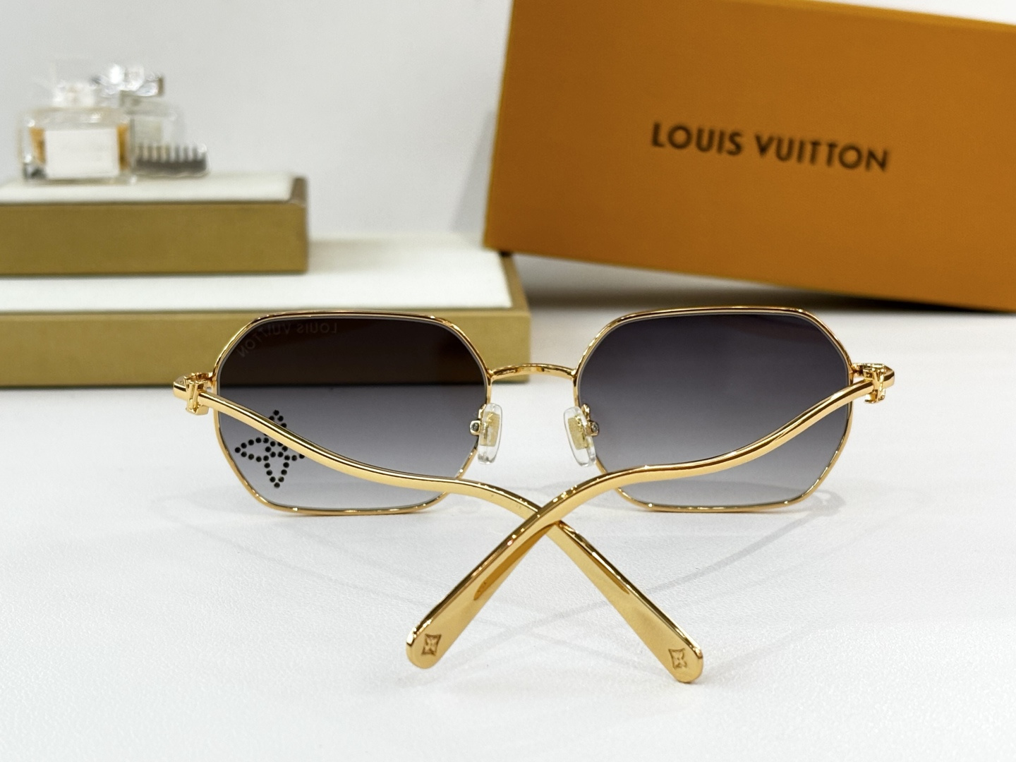 LOUIS VUITTO*MODEL：Z1667LUSIZE：55口19-145