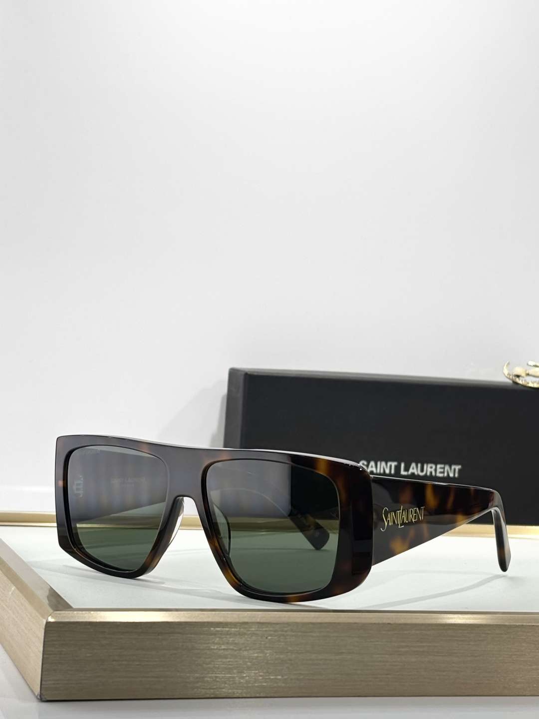 𝐒𝐀𝐈𝐍𝐓 SAINT LAURENTMOD：SL832超大板材镜腿，完美修饰太阳穴亚版设计 微异形大框