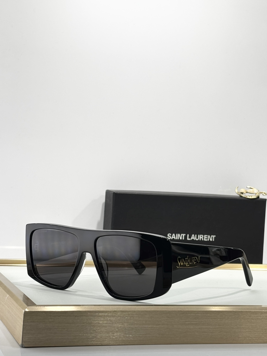 𝐒𝐀𝐈𝐍𝐓 SAINT LAURENTMOD：SL832超大板材镜腿，完美修饰太阳穴亚版设计 微异形大框