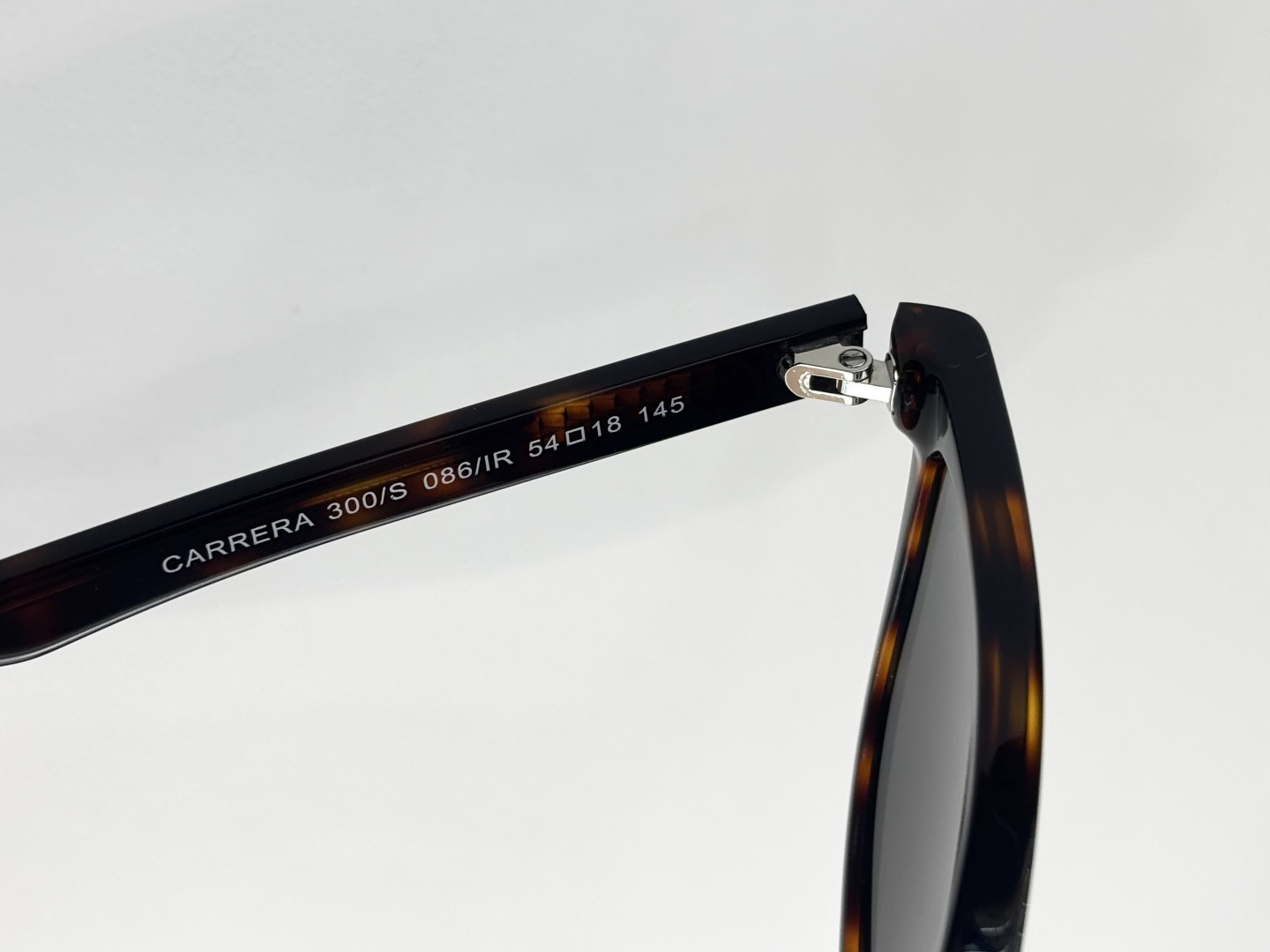 CARRER*MODEL：300/SSIZE：57-18-145