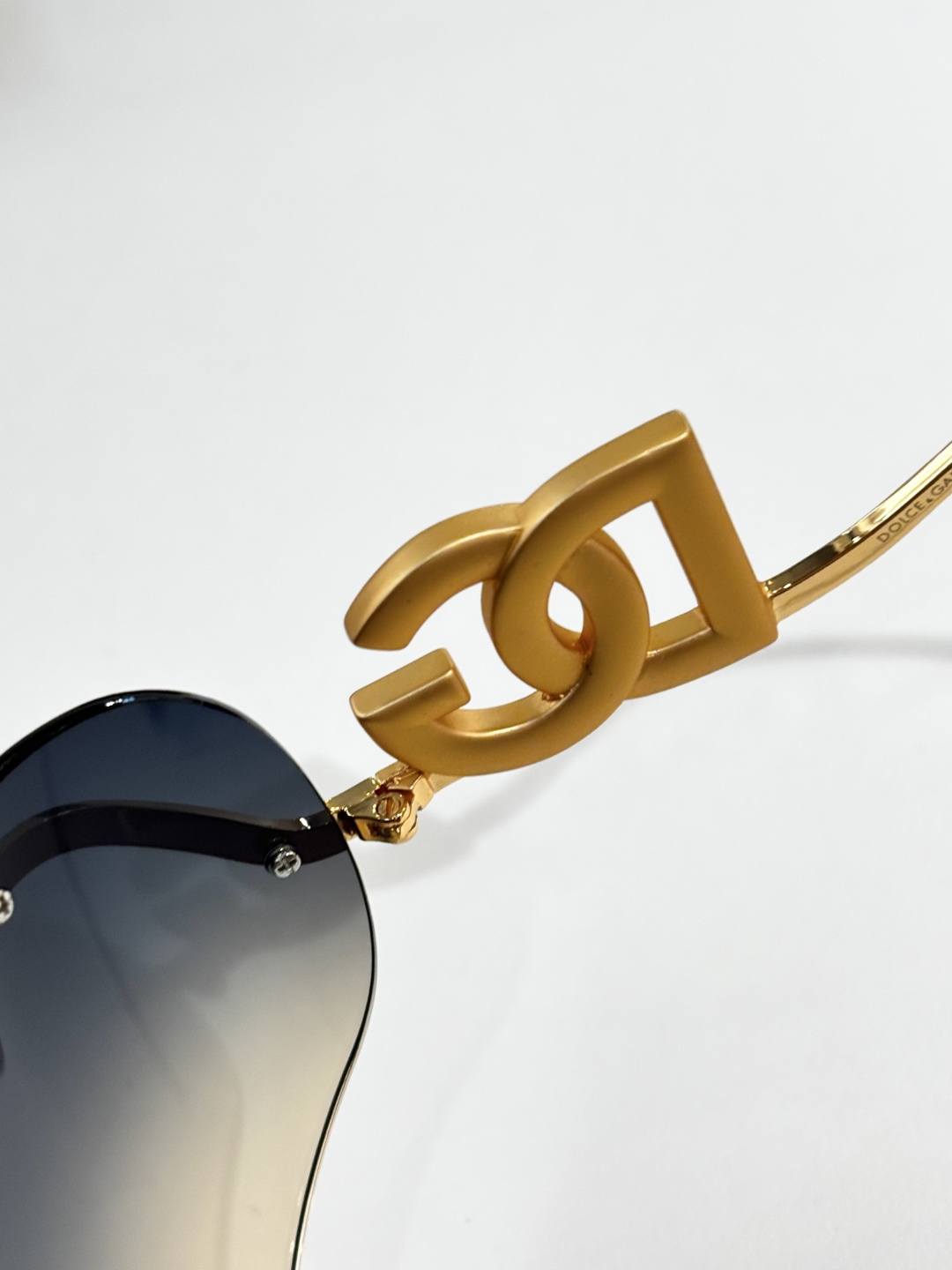 DOLCE & GABBAN*MODEL：DG2320SIZE:143口0-120