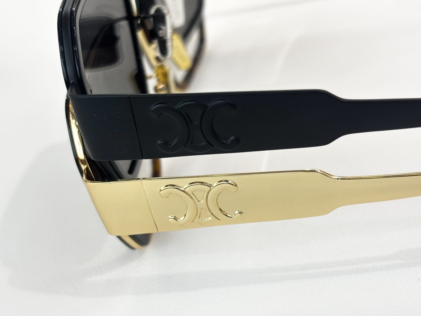 𝘾𝙀𝙇𝙄𝙉𝙀MOD: CL40333FSize：53口21 145