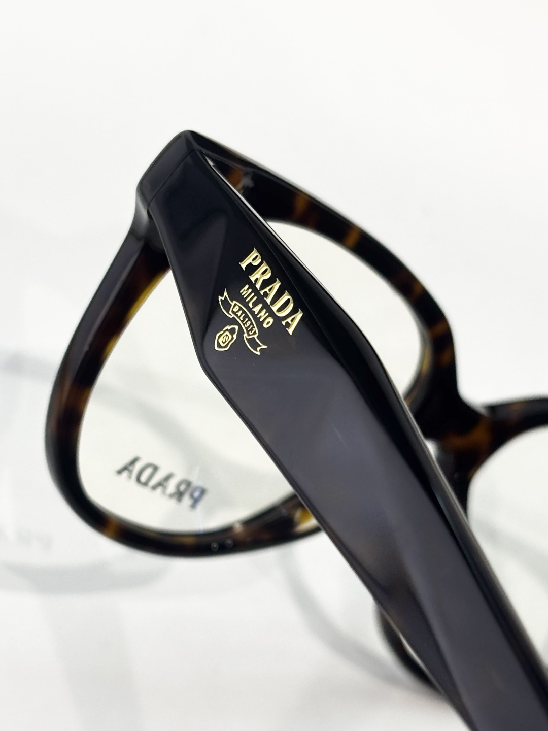 PRADAMOD：PR C11VSize：54口18 145