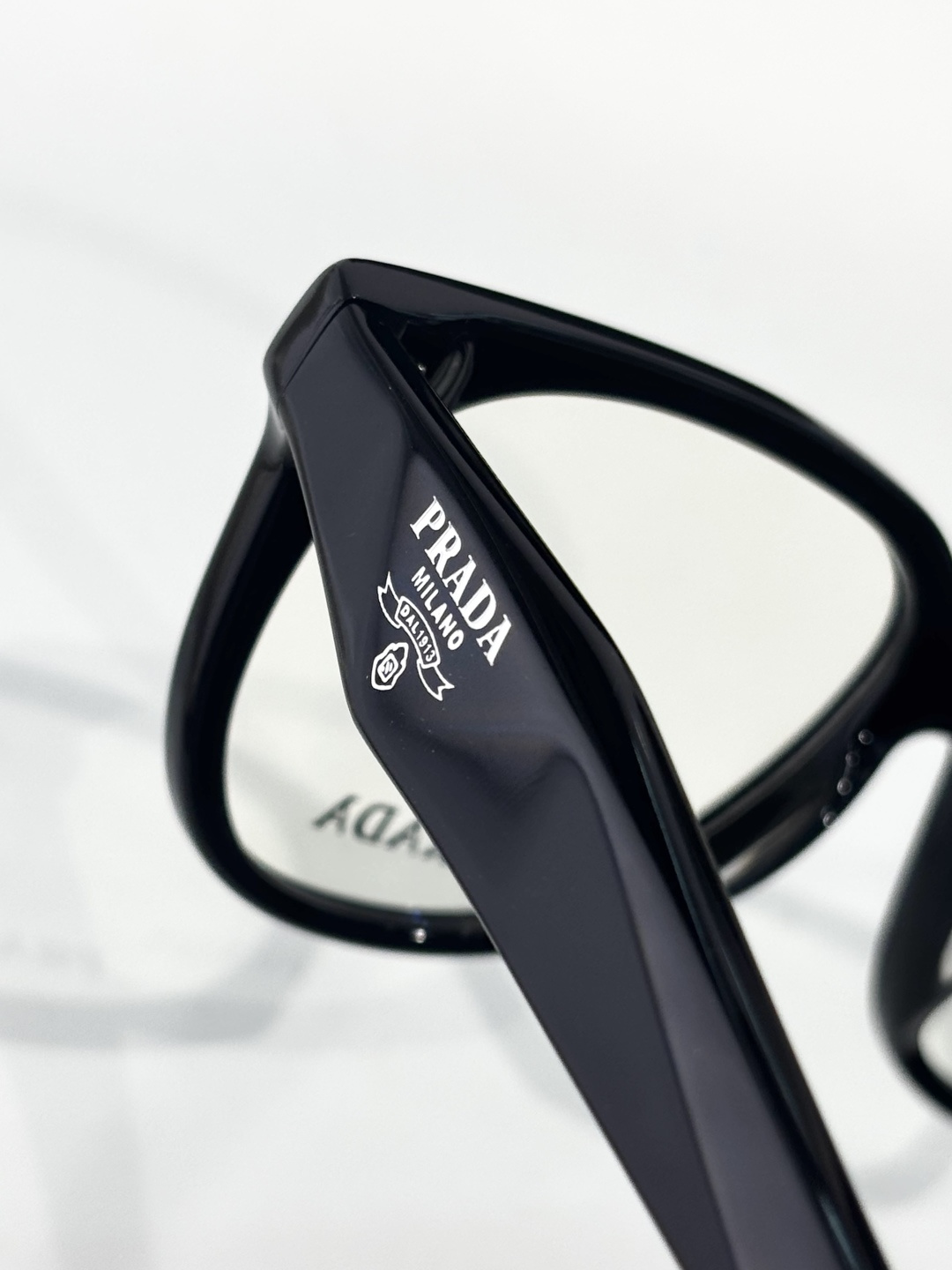 PRADAMOD：PR C11VSize：54口18 145