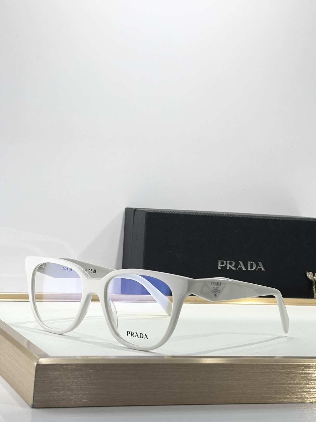 PRADAMOD：PR C11VSize：54口18 145