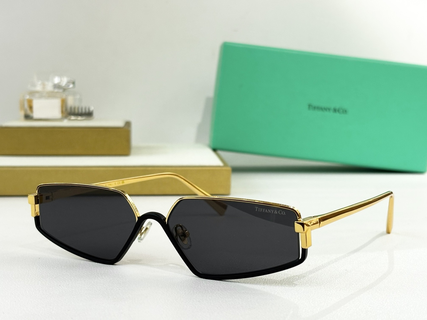 TIFFANY&Co.MODEL：TF3113KBSIZE：61口13-142