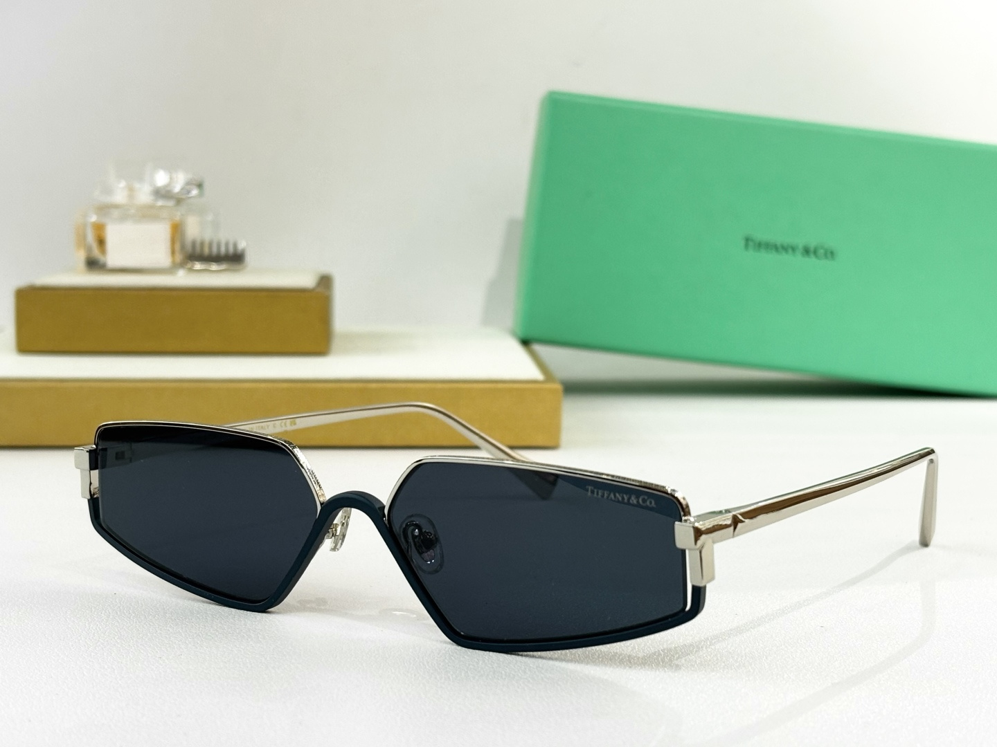 TIFFANY&Co.MODEL：TF3113KBSIZE：61口13-142