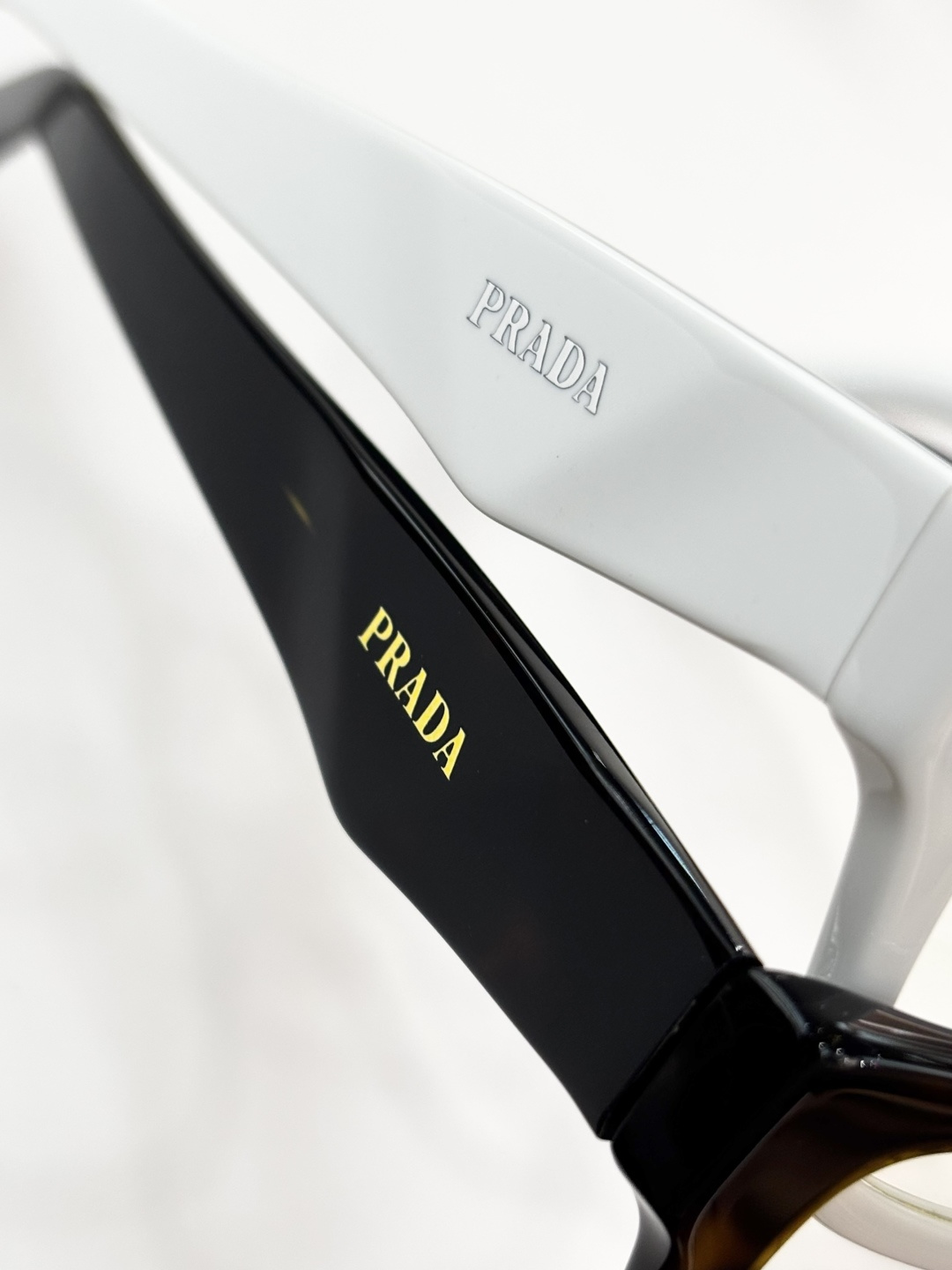 PRADAMOD：PR C02VSize：54口18 145