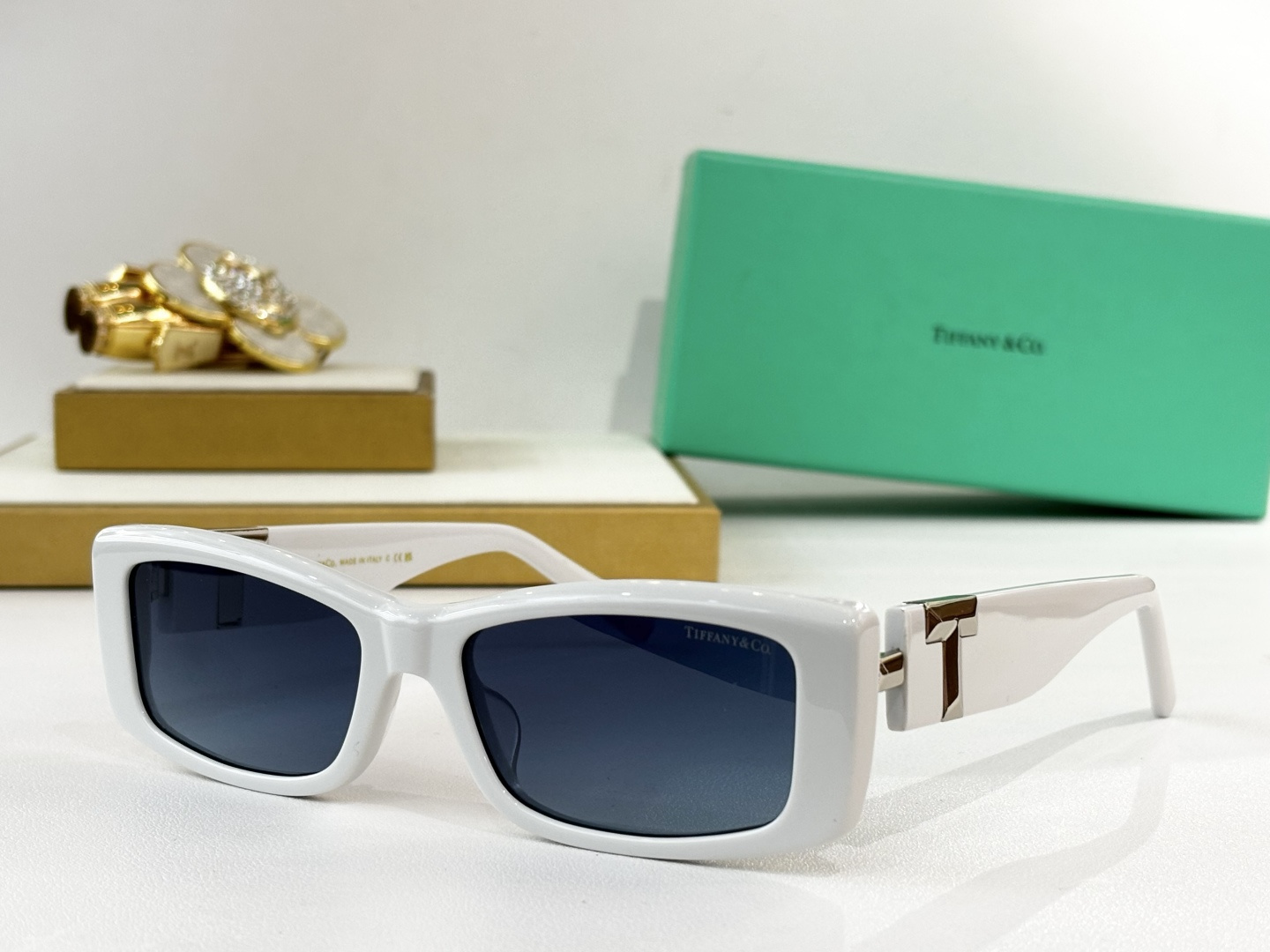 TIFFANY&Co.MODEL：TF4240U SIZE：57口18-143