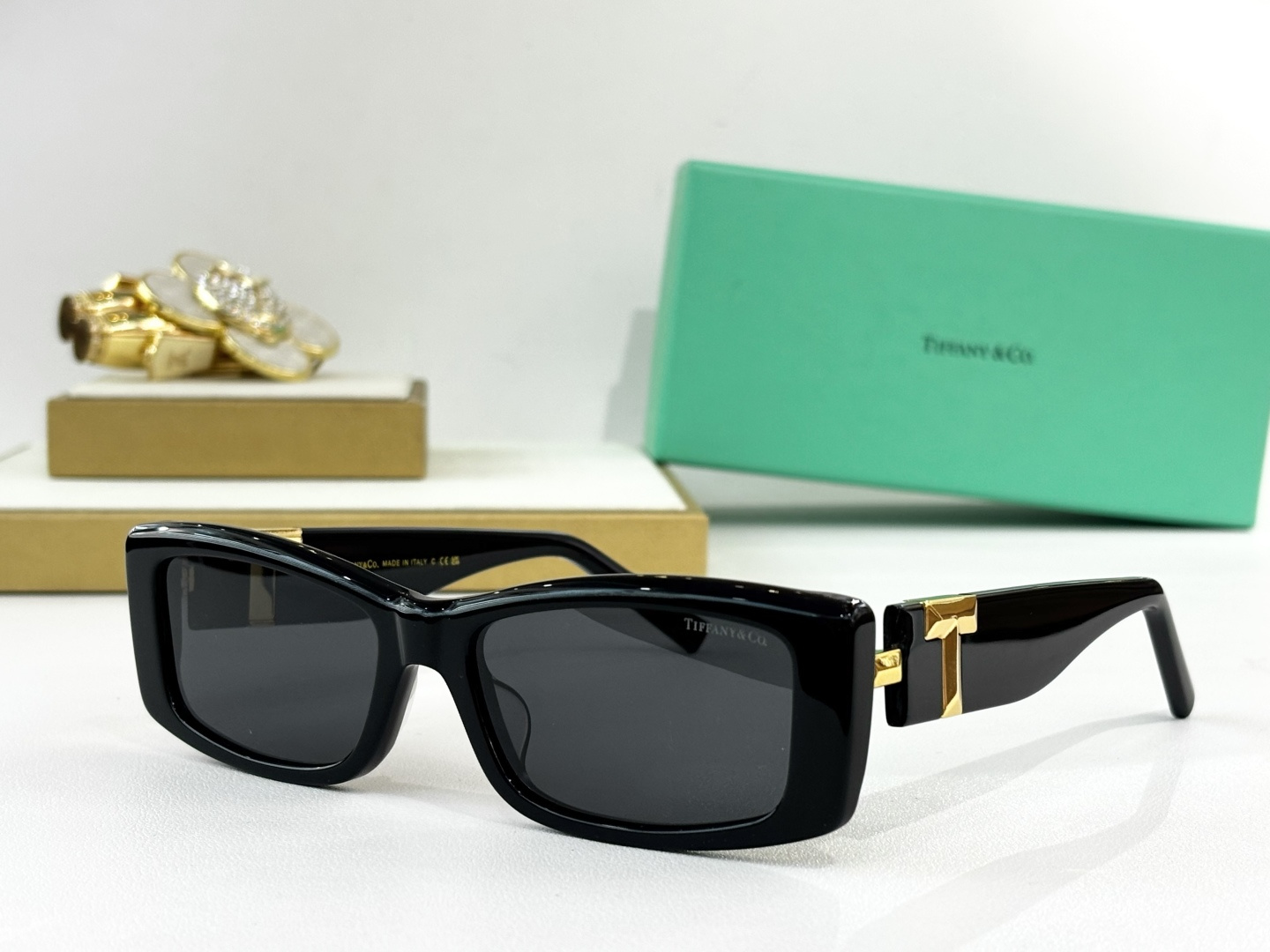 TIFFANY&Co.MODEL：TF4240U SIZE：57口18-143