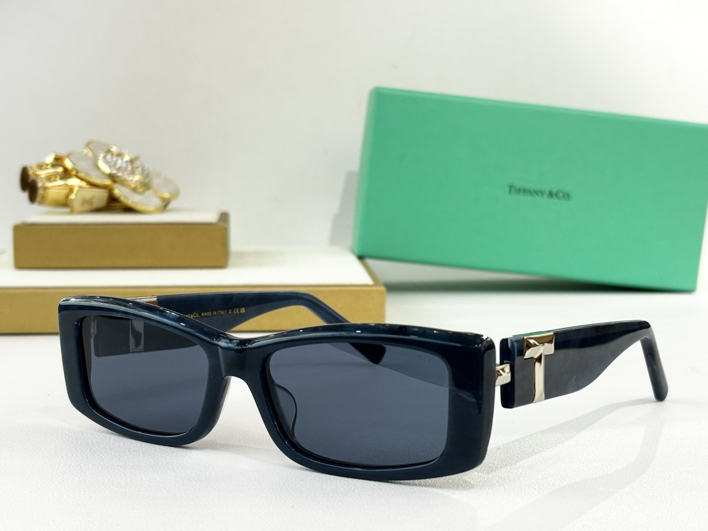 TIFFANY&Co.MODEL：TF4240U SIZE：57口18-143