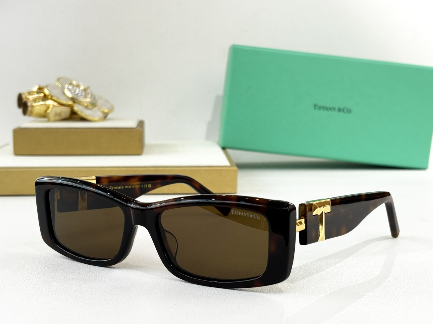 TIFFANY&Co.MODEL：TF4240U SIZE：57口18-143