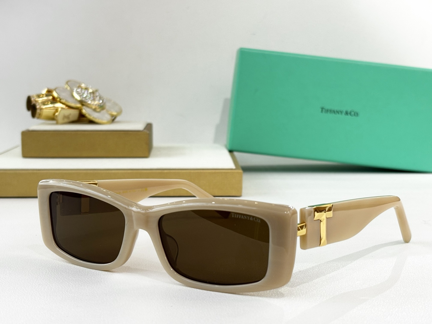 TIFFANY&Co.MODEL：TF4240U SIZE：57口18-143