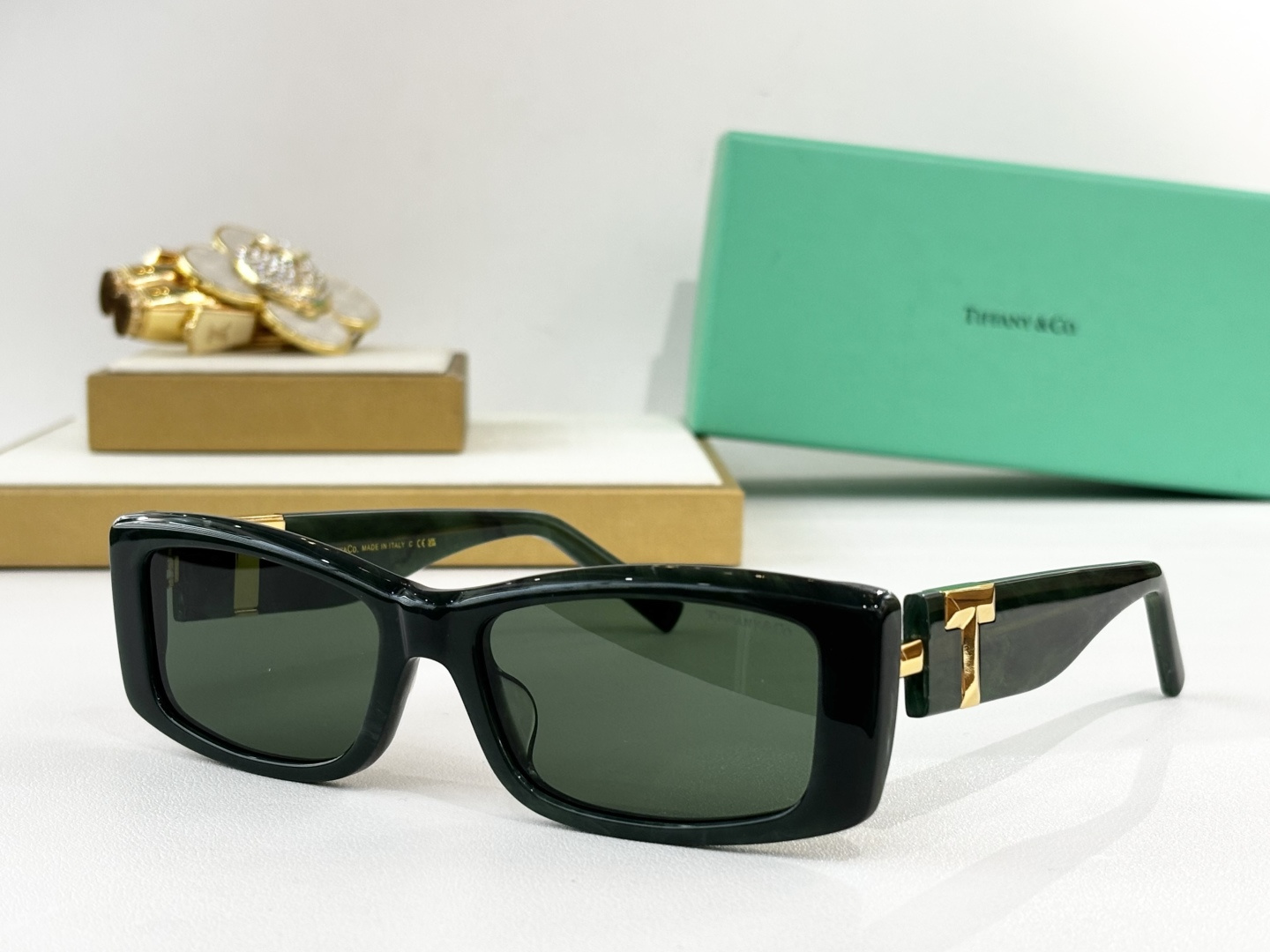 TIFFANY&Co.MODEL：TF4240U SIZE：57口18-143