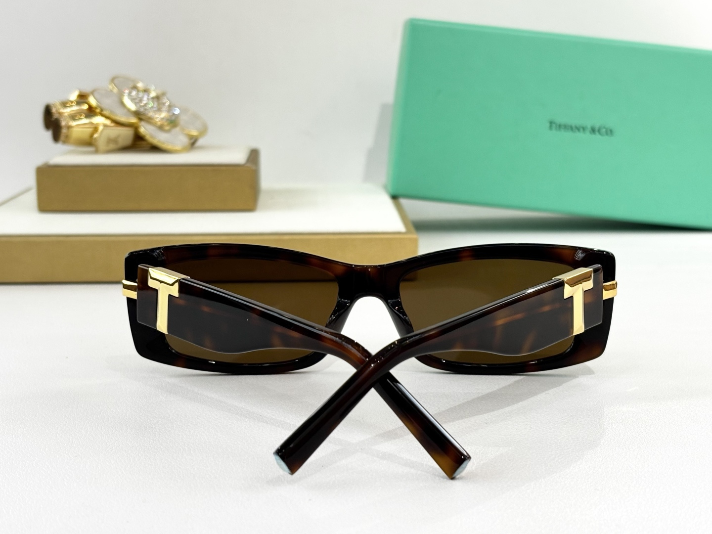 TIFFANY&Co.MODEL：TF4240U SIZE：57口18-143