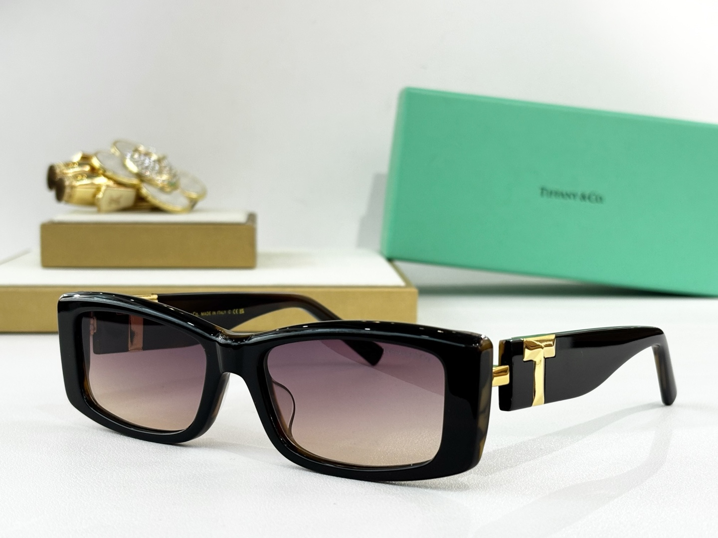 TIFFANY&Co.MODEL：TF4240U SIZE：57口18-143