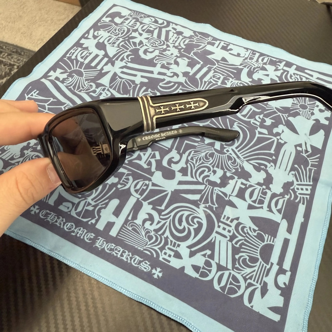 Chrome Heart*Mod：T.HUTCHSize：58口22-122绝美配色质感拉满