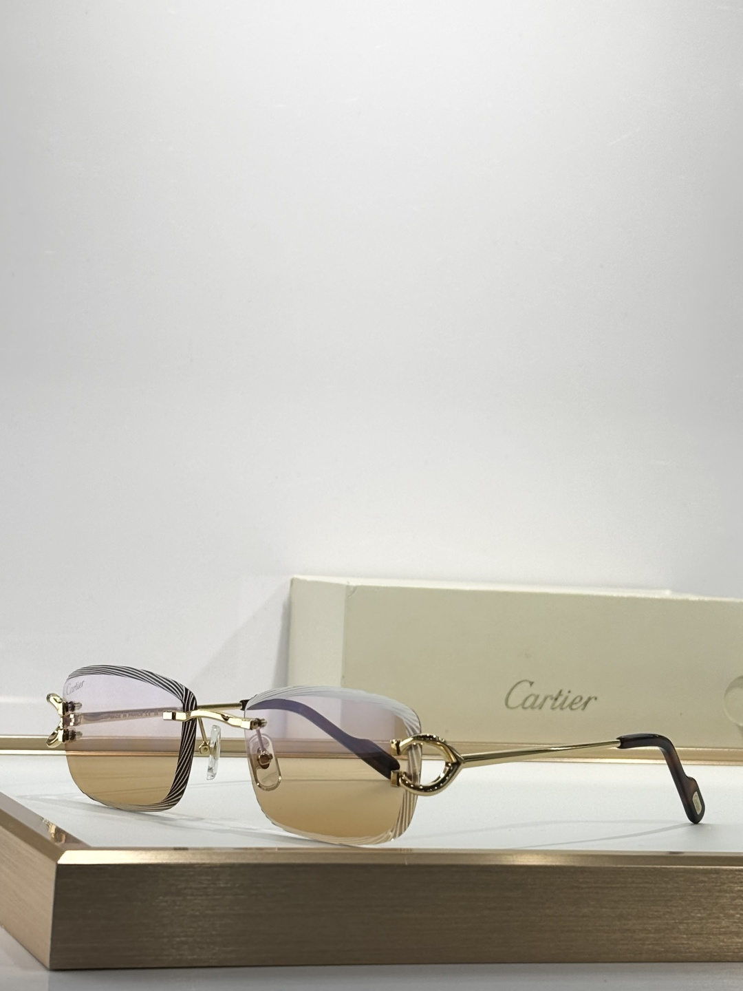 CartierMOD：CT0869SSize：57口18 。变色：