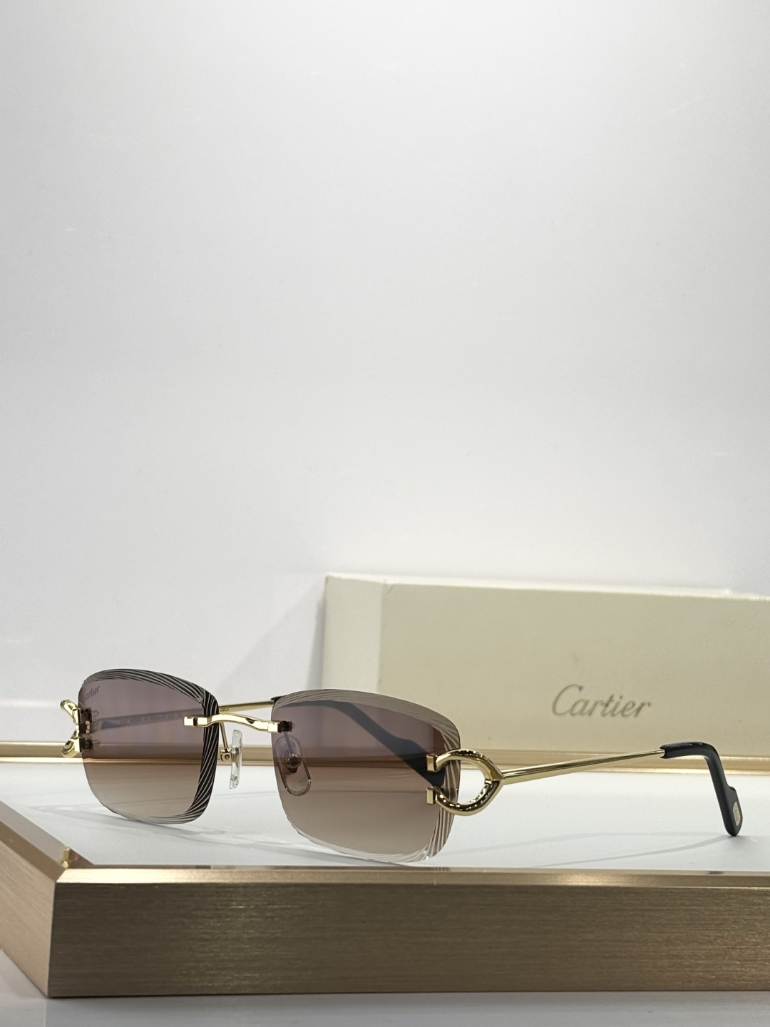 CartierMOD：CT0869SSize：57口18 。变色：