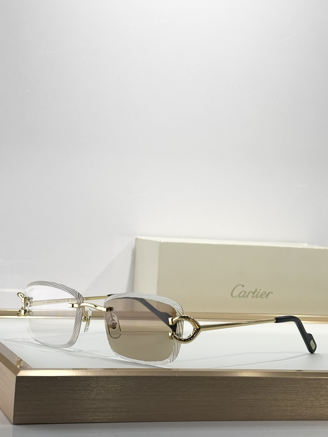 CartierMOD：CT0869SSize：57口18 。变色：