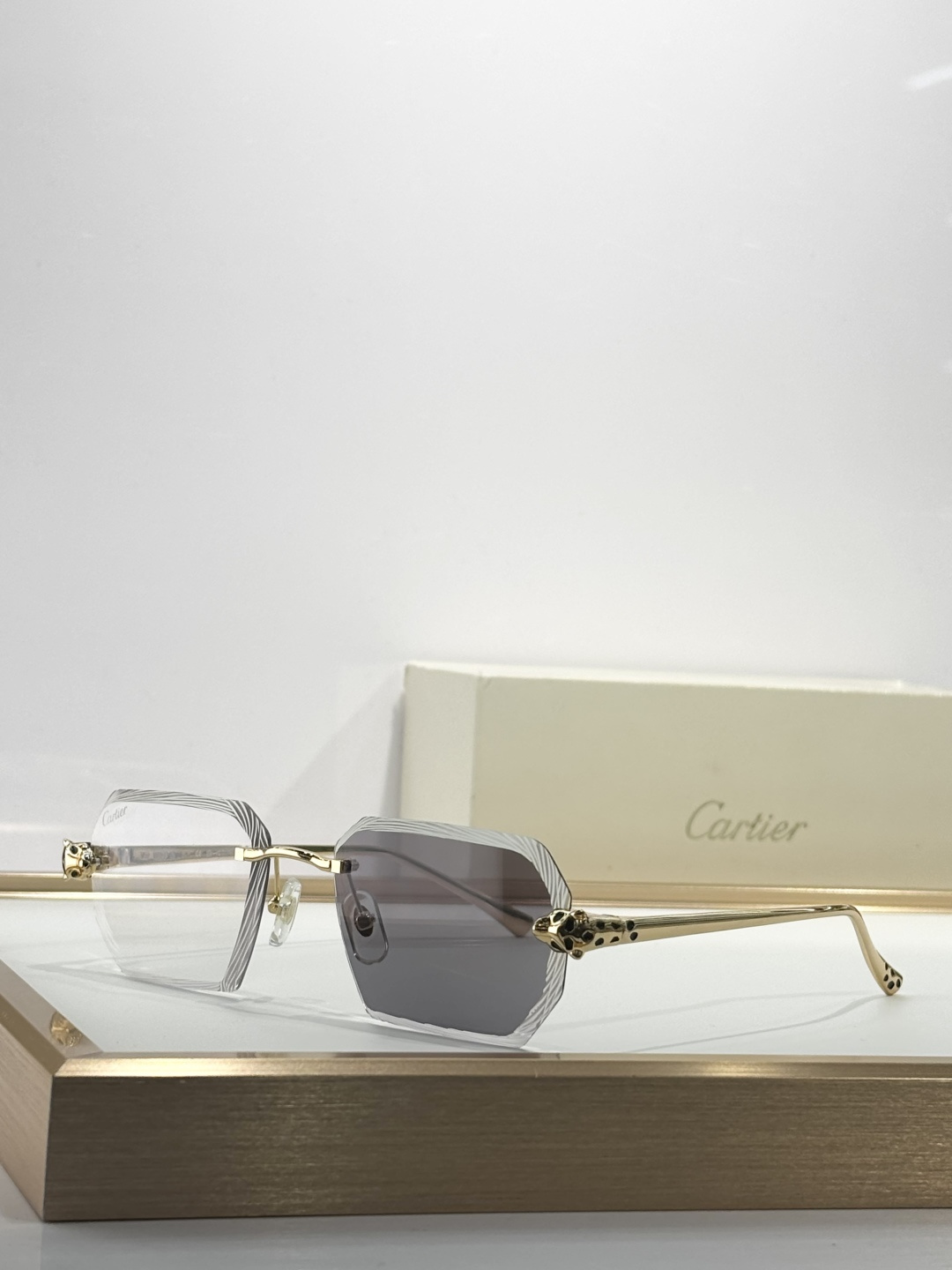 CartierMOD：CT0869SSize：57口18 变色：