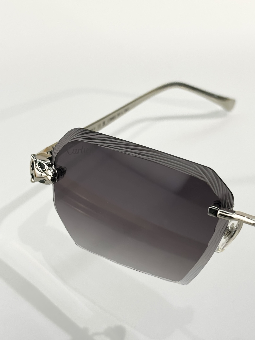 CartierMOD：CT0869SSize：57口18 变色：