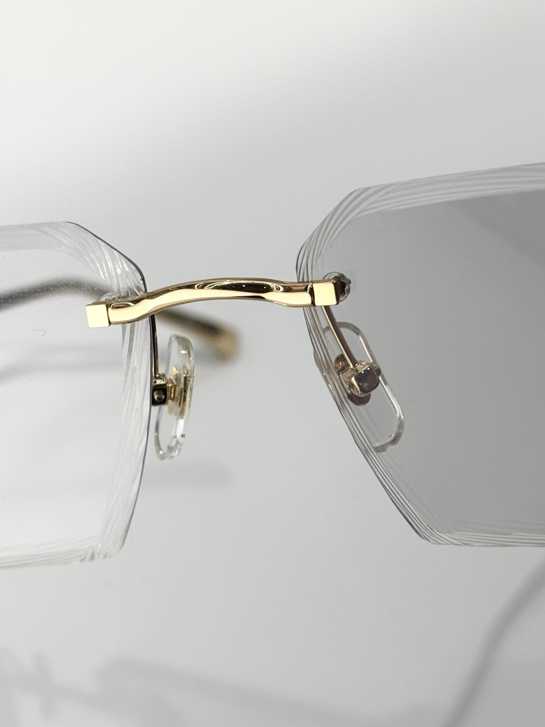 CartierMOD：CT0869SSize：57口18 变色：