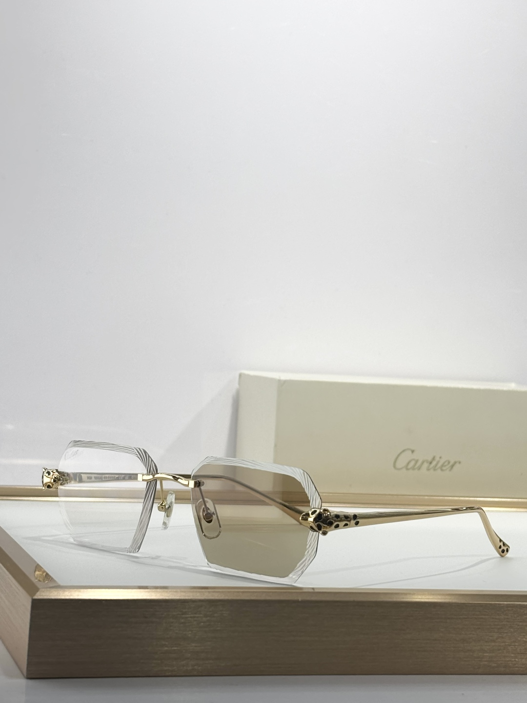 CartierMOD：CT0869SSize：57口18 变色：