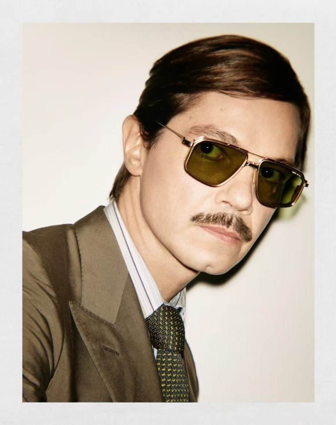 JACQUES MARIE MAGE十周年系列 官网全线售罄标志性的70年代灵感钵合金飞行员，最初于20