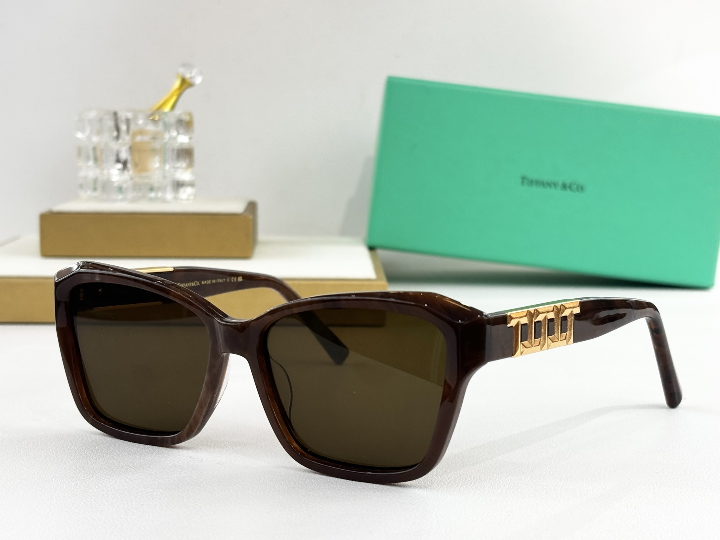 TIFFANY&Co.MODEL：TF5017SIZE：57口16-143